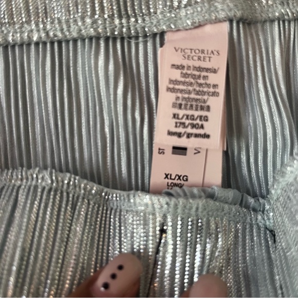Victoria’s Secret shimmery Plissee - Picture 8 of 9